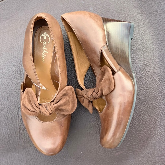 Earthies Brown Leather Wedge Shoes - Picture 2 of 4